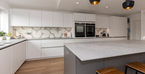 Audus Kitchens chooses Caesarstone Airy Concrete quartz worktops Quartz Worktops, Matt Stone, Concrete Finish, Concrete Kitchen, Minimalist Contemporary, Kitchen Area, Large Kitchen, Contemporary Kitchen, Diner