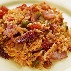 Savannah Red Rice Recipe, Red Rice Recipe Southern, Savannah Red Rice, Dressing Casserole, Red Rice Recipe, Rice Side Dish Recipes, Berry Cobbler, Rice Side Dishes, Louisiana Recipes