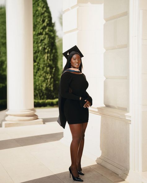 365 reasons to be grateful Black Educated Woman, Masters Graduation Pictures Black Women, Convocation Poses, Graduate Invitations, Masters Photoshoot, Graduation Pictures Black Women, Md Graduation, Grad Fits, Reasons To Be Grateful