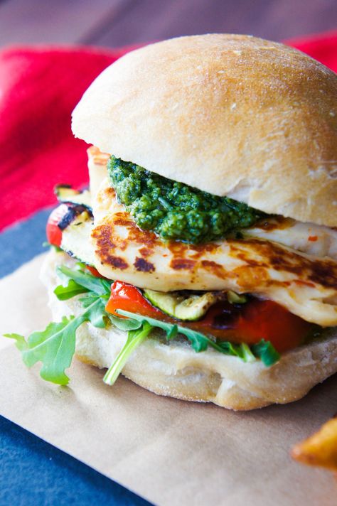 Pesto & Haloumi Veggie Burgers | Close Encounters of the Cooking Kind Homemade Basil Pesto, Sandwich Vegetarian, Veggie Muffins, Roasted Capsicum, Pesto Sandwich, Monte Cristo Sandwich, Healthy Burger, Vegetarian Pasta Recipes, Vegetarian Burger