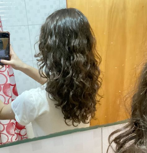 Curly Wavy Haircut, Wavy Haircuts Medium, Long Layered Curly Hair, Wavy Layered Hair, Wavy Haircut, Poofy Hair, Perm Hair, Layered Curly Hair, Butterfly Haircut