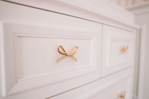 Bow Nursery Decor, Preppy Nursery Girl, Ballerina Nursery Baby Girl, Bow Nursery Theme Girl, Bow Furniture, Pink Bow Nursery, Bow Room Decor, Bows Nursery, Bow Hardware