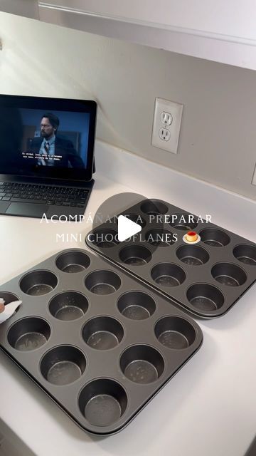 Jessica Sanchez on Instagram: "Ya les compartí la receta completa de estos mini chocoflanes 🍮 El video está anclado aquí en mi perfil! #minichocoflan#chocoflan#flan#postresparamesadepostres#desserts#postres#lehighacresfl#smallbusiness#endulzatudia#parati#fyp#fypシ" Mini Choco Flan Recipe, Mini Chocoflan Recipe, Mini Flans Desserts, Chocoflan Cupcakes, Mini Chocoflan Cupcakes, Mini Flan Cups, Mini Choco Flan, Mini Flan Recipe, Choco Flan Recipe