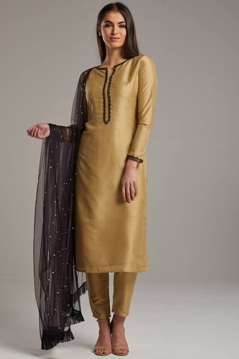 A gold kurti adorn with black lace and complimented with pearl mesh dupatta, paired with matching bottom. High Quality Winter Velvet Salwar Suit Will Make An Ideal Reception Look! Golden Kurti Design, Satin Kurti Designs Latest, Satin Kurti Designs, Velvet Salwar Suit, Velvet Salwar, Dresses Kurti, Salwar Design, Modest Long Dresses, Asian Couture