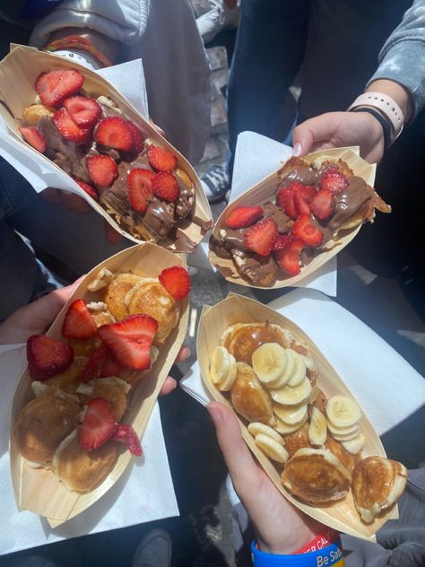 Hot Cakes Minis, Mini Negocios Ideas, Mini Pancakes Business, Pancake Shop, Pancake Toppings, Hot Cakes, Mini Pancakes, Party Food Platters, Mini Donuts