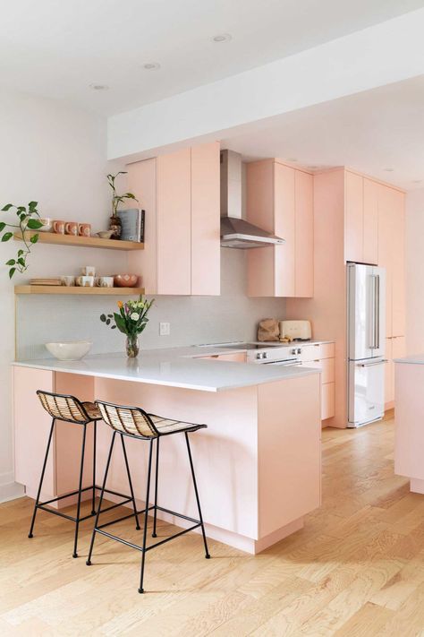 Modern Kitchen Furniture, Pink Cabinets, Pastel Kitchen, Kabinet Dapur, Orange Kitchen, Room Deco, Style Deco, Pink Kitchen, Kitchen Color