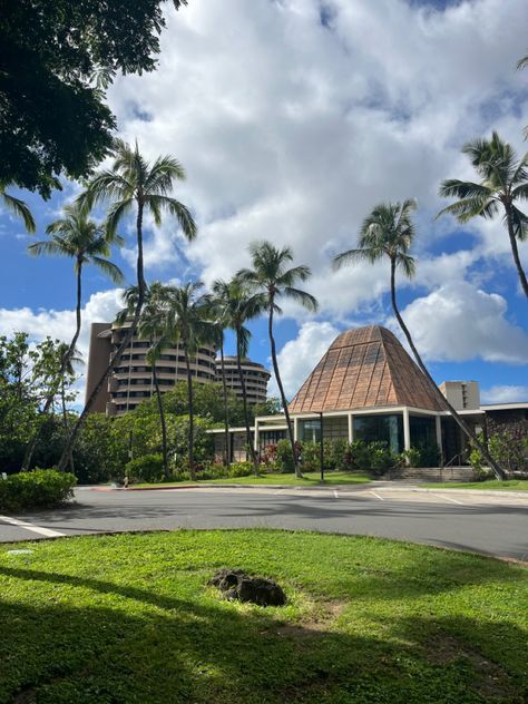 University of Hawai'i at Mānoa University Of Manoa Hawaii, University Of Hawaii At Manoa Aesthetic, University Of Hawaii Aesthetic, Hawaii College, Hawaii Pacific University, Hawaii University, Uh Manoa, University Of Hawaii At Manoa, Semester Abroad