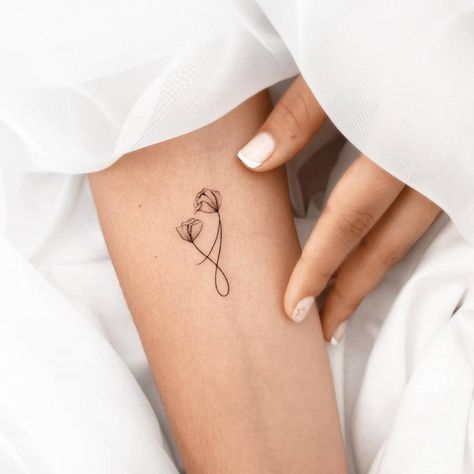 Small Flower Tattoo, Romantic Tattoo, Simple Arm Tattoos, Tato Minimal, Mommy Tattoos, Petite Tattoos, Tasteful Tattoos, Mother Tattoos, Small Hand Tattoos