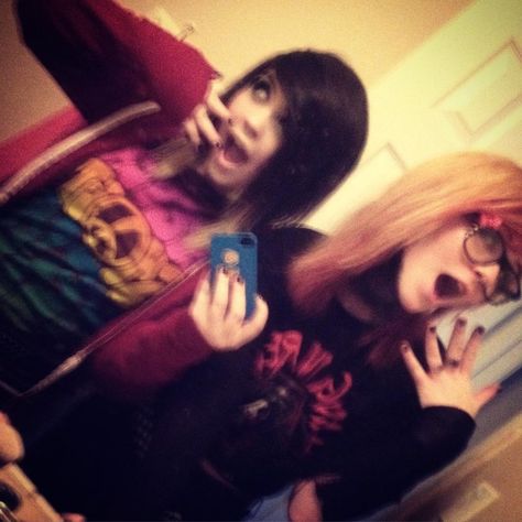 Emo Best Friends, 2010s Emo, Emo Friends, 2010 Emo, 2000s Internet, Tumblr Emo, Scene Friends, 2010s Style, Emo Boyfriend