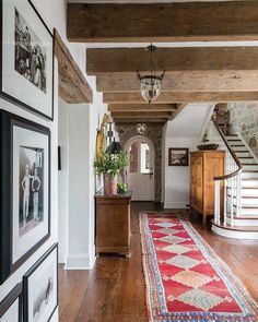 Farmhouse Books, Casa Country, Hill Interiors, Farmhouse Interior, Country Style Homes, Country House Decor, Modern Country, Country Farmhouse, House Inspo