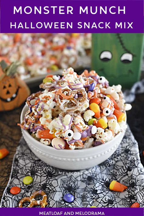 Halloween Party Appetizers Easy, Halloween Popcorn Mix, Halloween Party Mix, Easy Party Treats, Halloween Snack Mix, Halloween Appetizers Easy, Easy Halloween Snacks, Monster Munch, Halloween Popcorn