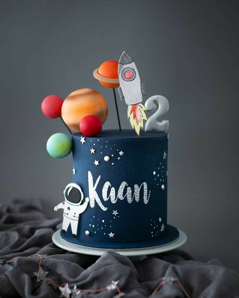 Astronaut Theme, Planet Birthday, Planet Cake, Stunning Cakes, 2nd Birthday Party For Boys, Galaxy Cake, Baby First Birthday Cake, Idee Babyshower, Boys 1st Birthday Party Ideas