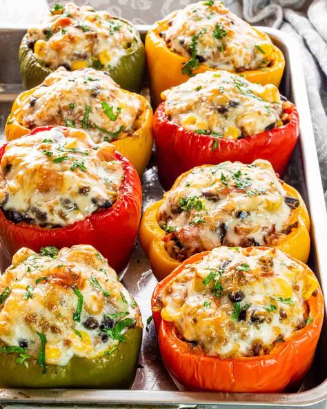 These easy Southwestern Style Stuffed Peppers are sure to be a hit in your home! Stuffed peppers are the perfect make-ahead one pan weeknight meal that your family will love! #stuffedpeppers #southwesternfood #recipes Southern Style Stuffed Bell Peppers, Southwestern Stuffed Bell Peppers, Southwest Stuffed Bell Peppers, Mexican Style Stuffed Peppers, Southwest Stuffed Peppers, Stuffed Peppers Beef, Mexican Stuffed Peppers, Week Meals, Strawberry Meringue