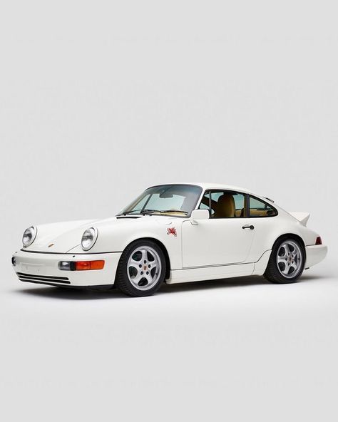 1990 Porsche, Kereta Sport, Leon Dore, Vintage Sports Cars, Classic Racing Cars, Porsche 964, Vintage Porsche, Aesthetic White, White Car