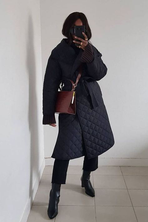 Every Single Coat Worth Buying From Zara, H&M, and Mango Right Now Black Quilted Coat Outfit, Mango Coat Outfit, Quilted Coat Outfit, Puffer Coat Outfit, Emma Hill, Mango Coats, Black Puffer Coat, Outfit Zara, Faux Shearling Coat