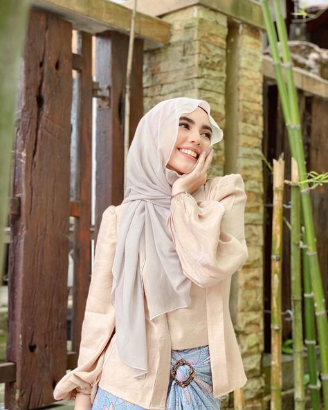 Dahlia Rizal, Beautiful Hijab, Girl Crush, Hijab Fashion, Dahlia, Casual Style, Fashion Inspo, Fashion Outfits, Anime