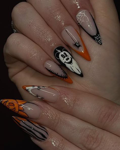 Stilleto Halloween Nail Designs, Medium Nails Halloween, Spooky Nails Acrylic Almond, Spooky Halloween Nails Almond Shape, Spooky Almond Nails Ideas, Disney Nails Acrylic Halloween, Nail Art For Fall Autumn, Short Stilleto Nails Halloween, Horror Nails Almond