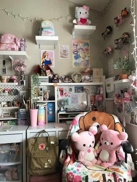 Cozy Sanrio Room, Kawaii Art Studio, Sanrio Room, Room Decor Cute, Room Cute, Otaku Room, Desk Inspo, Study Room Decor, Anime Room