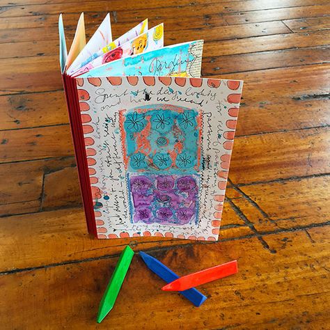 Tutorial: Make Fun Folded Books, No Stitching Required! - Cloth Paper Scissors No Sew Book Binding, How To Make A Little Book, Book Making Ideas, Sketchbook Making, Diy Booklet, Folded Book Art Diy, Book Folding Templates, Making Journals, Diy Journals