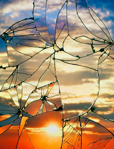 Photographs of Sunsets as Reflected through Shattered Mirrors by Bing Wright sunset mirrors Shattered Mirror, Mirror Photography, Broken Mirror, Reflection Photography, Colossal Art, Mirror Reflection, Shattered Glass, Evening Sky, Mirror Photo