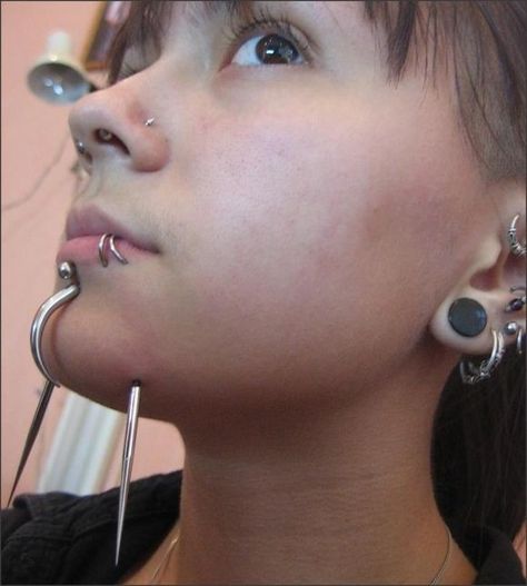 Eye Catching Tattoos, Chin Piercing, Unusual Piercings, Crazy Piercings, Nostril Piercing, Face Piercings, Cool Piercings, Labret Piercing, Piercings Unique