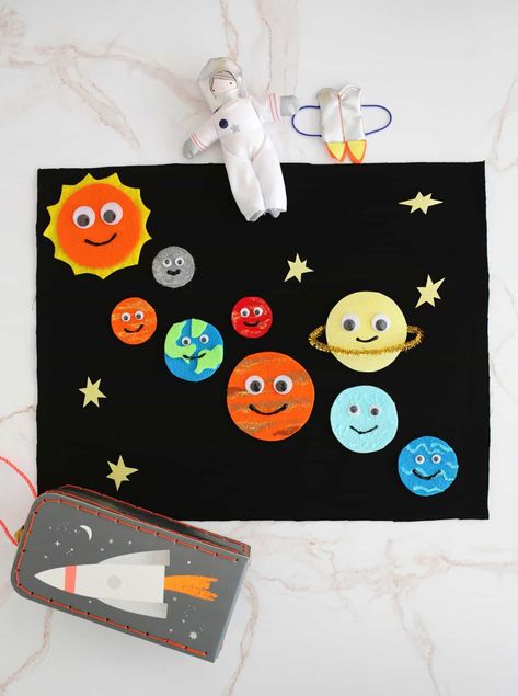 Solar System Felt Board Craft For Kids! - Childhood Magic Planet Cutouts, Solar System Drawing, Outer Space Crafts For Kids, Solar System Wallpaper, Outer Space Crafts, Solar System Projects For Kids, Art And Crafts For Kids, Space Crafts For Kids, System Wallpaper