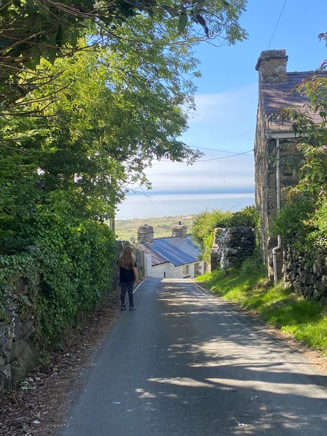 Small British Town, Small English Town Aesthetic, Gardening Club, Town Aesthetic, English Summer, British Country, Dream Place, British Summer, British Countryside