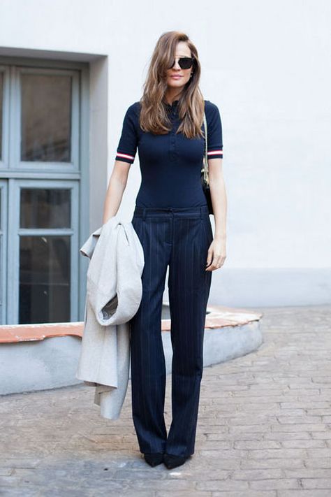 The Polo Shirt Is Back! 13 Ways to Style the Classic This Fall Blue Polo Shirt Outfit Women, Black Polo Shirt Outfit Woman, Womens Polo Shirt Outfit, Polo Top Outfit, Shirt And Jeans Women, Polo Shirt Outfit Women's, Formal Pants Women, Cute Office Outfits, Polo Shirt Outfits