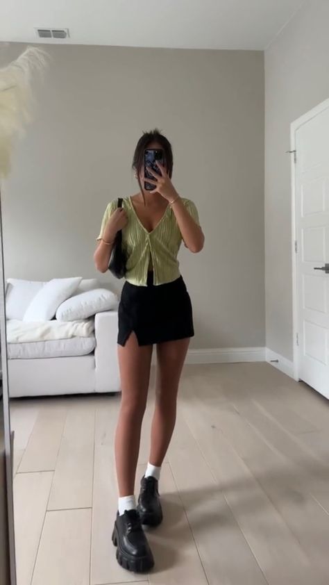 Black Skirt Outfit Spring, Black Mini Skirt Outfit Summer Casual, Black Mini Skirt Outfit Summer, Mini Skirt Outfits Summer, Black Skort Outfit, Black Skirt Outfit Summer, July Vibes, Mini Skirts Outfits Summer, Black Mini Skirt Outfit