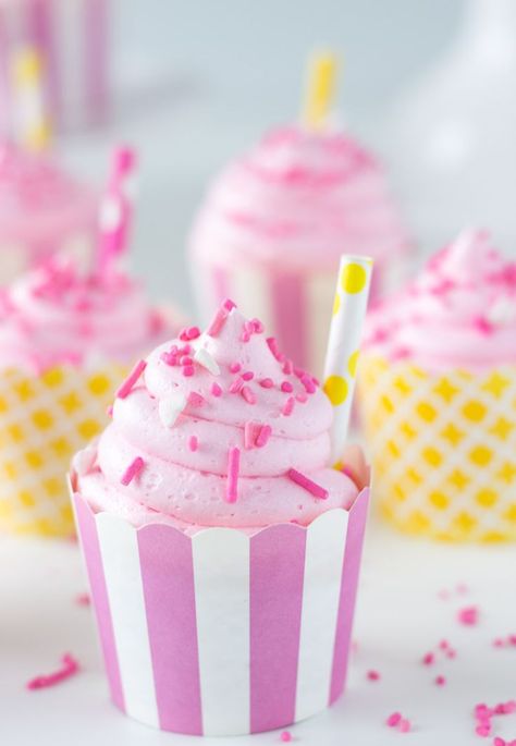 Lemonade Frosting, Pink Lemonade Frosting, Pink Lemonade Cookies, Lemonade Stand Birthday, Pink Lemonade Cake, Pink Lemonade Recipes, Pink Lemonade Cupcakes, Lemon Cupcake, Pink Lemonade Party