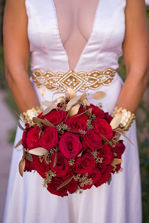 Walima Ideas, Beauty And The Beast Quince, Red Rose Bridal Bouquet, Shaadi Decor, Rose Gold Bouquet, Marvel Wedding, Dream Wedding Bouquet, Temecula Wedding Venues, Red Gold Wedding