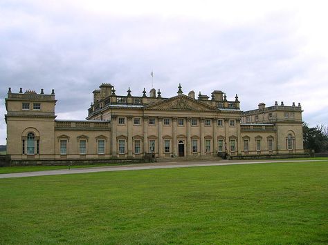 Harewood House via Wikimedia Commons Harewood House, Places In England, House Plans Mansion, Classic House Exterior, English Castles, British Country, English Country House, House Floor, Stately Home