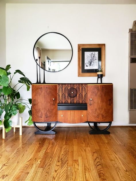 I'm a sucker for drinks cabinets. If you have been following me here or on Instagram you know that I have previously refinished and art deco drinks cabinet that was much smaller than this one. I knew this one was going to have amazing wood grain just like the last one did and that is going to have serious great Gatsby vibes once I was done with it! Check out this transformation and if you want to see more follow me on Instagram @andreapalmai   Here is what it looked like before. The ve… Cabinet Upcycle, Drinks Cabinets, Gatsby Vibes, Vintage China Cabinets, Mudroom Makeover, Upcycle Diy, General Finishes Milk Paint, Winter Wreath Diy, Update Cabinets