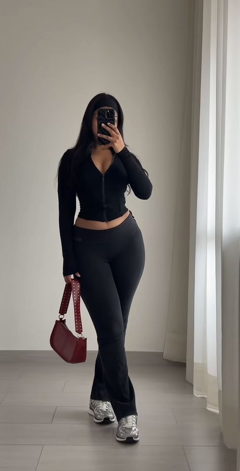 Spoon Body Shape Outfits, Gymwear Outfits, Gym Crush, Mode Zara, Effortlessly Chic Outfits, Gym Outfits, Workout Session, Cute Comfy Outfits, Simple Trendy Outfits