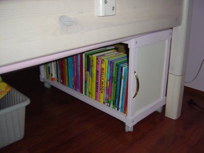 Underbed Book Storage for nighttime readers! Great DIY Underbed storage idea! Book Storage Ideas, Ikea Toy Storage, Diy Storage Bed, Kids Book Storage, Kids Beds With Storage, Garage Storage Solutions, Diy Storage Boxes, Ikea Hack Ideas, Old Drawers