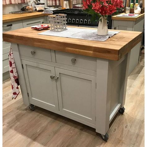 Gully Kitchen, Butchers Block Kitchen Island, Kitchen Island Oak, Butchers Block Kitchen, Hob Kitchen, Dining Room Shelving, Pantry Island, Cosy Home Ideas, Kitchen Island Dimensions