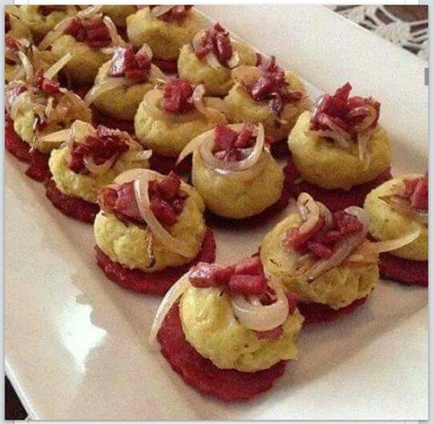 Dominican inspired appetizer: salami,  traditional mangu (mashed plantains) and sauteed onions Chicken Chicharrones, Dominican Dish, Dominicano Recipes, Mashed Plantains, Dominican Recipes, Sauteed Onions, Chicken And Beef, Dominican Food, Sunday Dinners