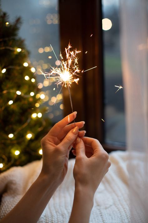 Christmas Party Astethic, Holiday Astethic, Boyfriends Birthday Ideas, Christmas Editorial, Candle Night, Christmas Post, Instagram Nails, Christmas Photoshoot, Winter Scenery