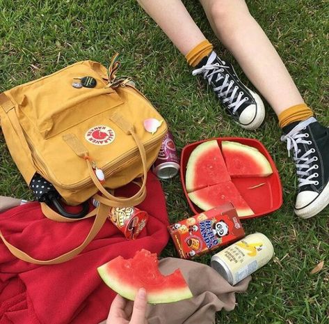 Mochila Jansport, Art Ho, Hello Panda, Artsy Aesthetic, Aesthetic Indie, Indie Aesthetic, Yellow Aesthetic, + Core + Aesthetic, Indie Kids