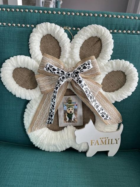 Paw Print Wreath Diy Dollar Tree, Dog Paw Wreath Diy, Picture Wreath, Picture Frame Decor, Crafts Decor, Diy Picture Frames, Wood Dog, My Turn, Heart Wreath