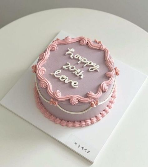 32 Insta-Worthy Birthday Picnic Party Ideas To Enjoy With Friends Minimalist Birthday Cake Men, Cake Aesthetic Minimalist, Cake Minimalist Birthday, Minimalist Birthday Decor, Birthday Cake Minimalist, Minimalist Birthday Cards, Best Friend Birthday Cake, Minimalist Birthday Cake, Birthday Cake Simple