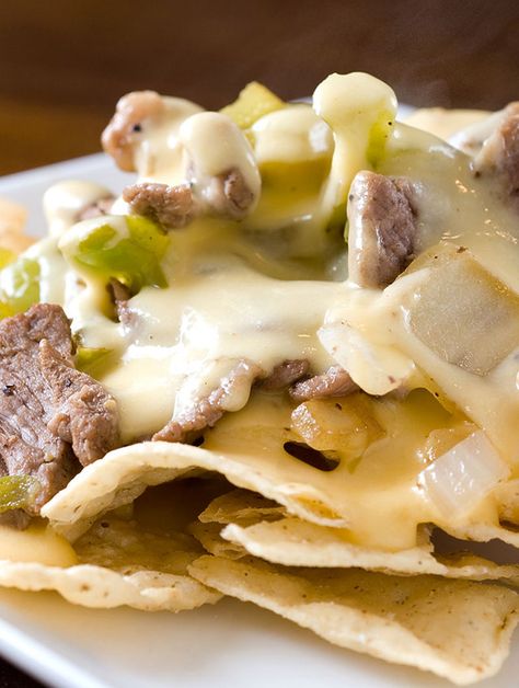 Cheesesteak Nachos Recipe, Philly Cheese Steak Nachos Recipe, Philly Cheesesteak Nachos, Philly Cheese Steak Nachos, Cheesesteak Nachos, Nachos Recipes, Healthy Reciepes, Nacho Recipes, Steak Nachos