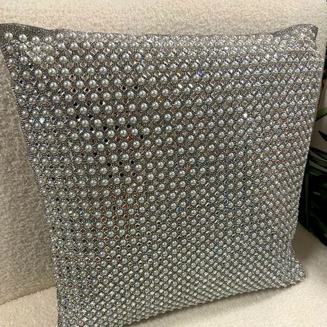 Fake diamond beaded pillow Beaded Pillow, Fake Diamond, Home Decoration, Pillows, Jewelry Watches, Outfit Inspo, I Love, Jeans Shoes, Accessories Vintage