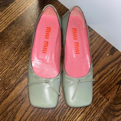 Vintage Ballet Flats, Pointy Ballet Flats, Miu Miu Ballet, Vintage Miu Miu, Miu Miu Heels, Vintage Ballet, Pointy Flats, Retro Looks, Funky Shoes