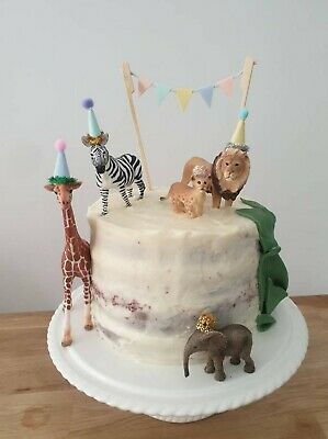 Simplistic but beautiful hats and crowns for your animal cake toppers. Animals not included. Crowns and glitter hats are made of glitter fabric. Liberty hats are made from Liberty of London fabric. Animal Birthday Cakes, Safari Cakes, First Birthday Cake Topper, Pig Cake, Dinosaur First Birthday, Balloon Cake, Animal Cake, Safari Birthday, First Birthday Cakes