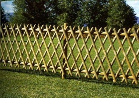 Bamboo Fence Design, Bamboo Garden Fences, Fence Design Ideas, Bamboo Diy, Bamboo Building, Wood Fence Design, Bamboo House Design, Garden Pond Design, Bamboo Architecture