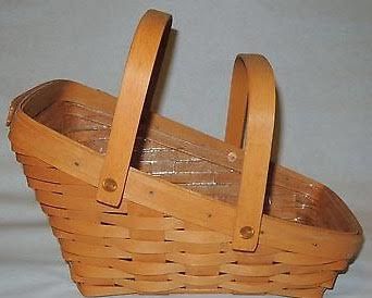 Longaberger Baskets Repurposing, Painted Baskets Ideas, Painting Wicker Baskets, Diy Painted Baskets, Spray Painted Baskets, Wicker Basket Makeover, Wicker Basket Decor Ideas, Uses For Baskets, Longaberger Basket Ideas