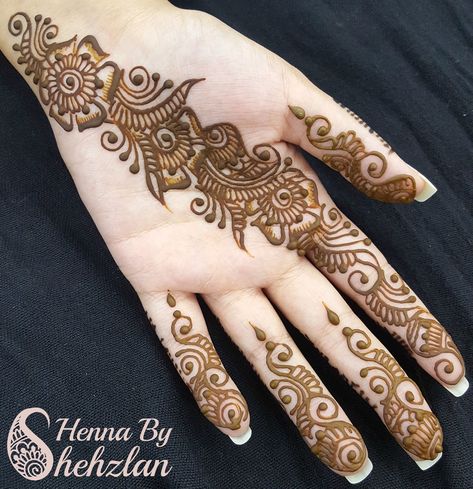 Front Bail Mehndi Design, One Side Henna Design, Mhendi Design Simple Bail, Front Side Hand Mehndi Design, Bail Mehendi Designs, Arabic Bail Mehndi, Mehandi Bail Design, Mhndi Dsgns Simple Front Hand, Mehandi Designs For Hands Front Side