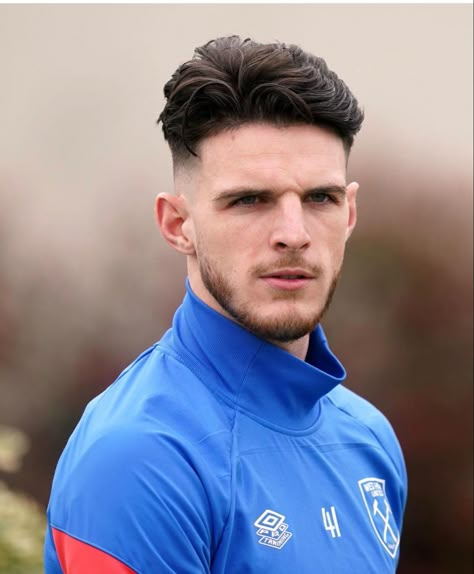 England Football Players, Declan Rice, Alexander Arnold, Haircut Style, Faded Hair, Soccer Guys, Mens Fashion Inspiration, England Football, West Ham