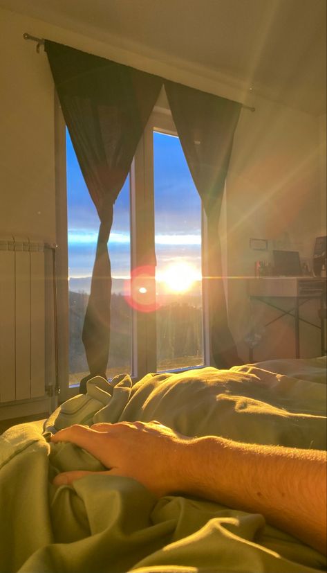 Morning Aesthetic Sun, Window Morning View Aesthetic, Sun Coming In Through Window, Sun Streaming Through Window, Mid Morning Aesthetic, Early Morning Aesthetic Window, Late Morning Aesthetic, Morning Time Aesthetic, Morning Sunrise Aesthetic Window